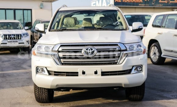 Acheter Import Voiture Toyota Land Cruiser Blanc à Import - Dubai, Adrar Acheter Import Voiture Toyota Land Cruiser Blanc à Import - Dubai, Adrar