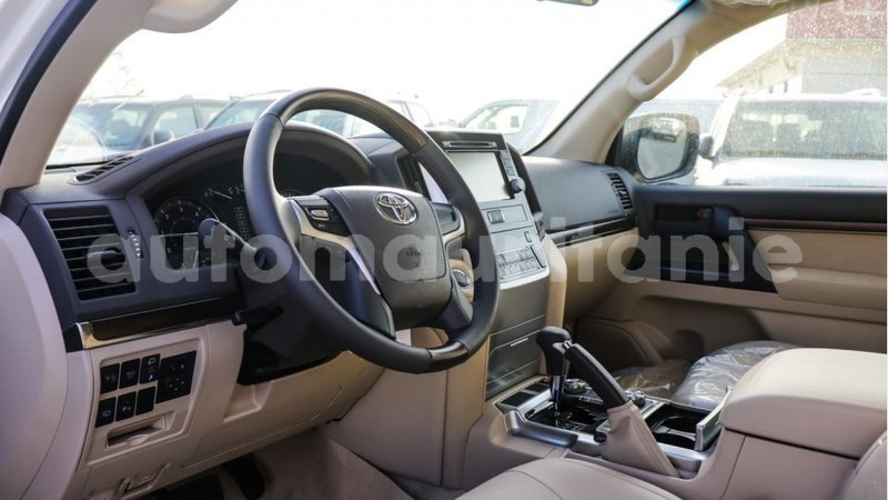 Big with watermark toyota land cruiser adrar import dubai 2351
