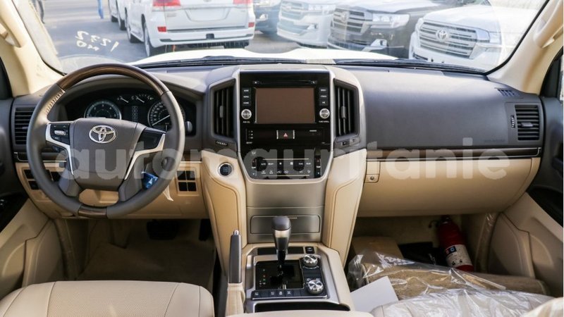 Big with watermark toyota land cruiser adrar import dubai 2351