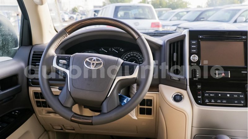 Big with watermark toyota land cruiser adrar import dubai 2351
