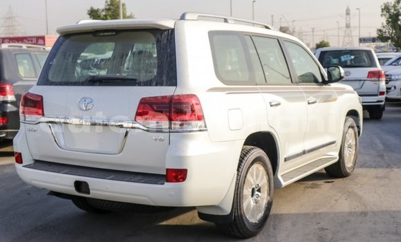 Acheter Import Voiture Toyota Land Cruiser Blanc à Import - Dubai, Adrar Acheter Import Voiture Toyota Land Cruiser Blanc à Import - Dubai, Adrar