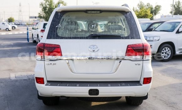 Acheter Import Voiture Toyota Land Cruiser Blanc à Import - Dubai, Adrar Acheter Import Voiture Toyota Land Cruiser Blanc à Import - Dubai, Adrar