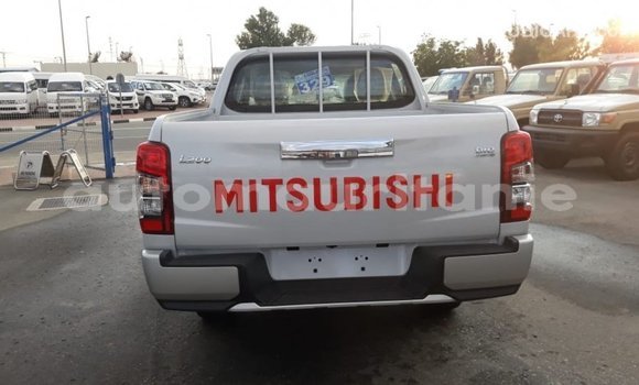 Acheter Import Voiture Mitsubishi L200 Blanc à Import - Dubai, Adrar Acheter Import Voiture Mitsubishi L200 Blanc à Import - Dubai, Adrar