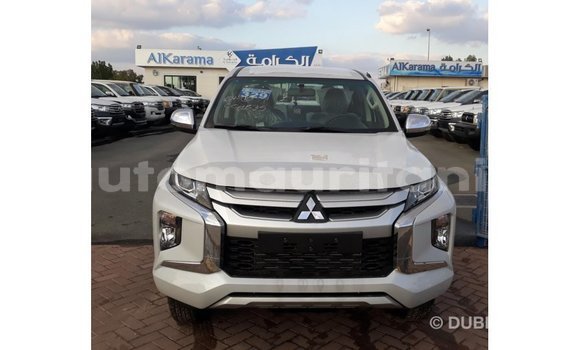 Acheter Import Voiture Mitsubishi L200 Blanc à Import - Dubai, Adrar Acheter Import Voiture Mitsubishi L200 Blanc à Import - Dubai, Adrar