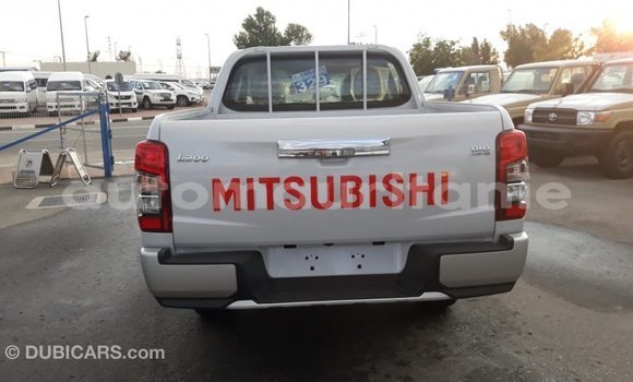 Acheter Import Voiture Mitsubishi L200 Blanc à Import - Dubai, Adrar Acheter Import Voiture Mitsubishi L200 Blanc à Import - Dubai, Adrar