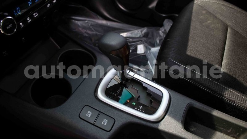 Big with watermark toyota hilux adrar import dubai 2358