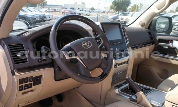 Acheter Import Voiture Toyota Land Cruiser Blanc à Import - Dubai, Adrar Acheter Import Voiture Toyota Land Cruiser Blanc à Import - Dubai, Adrar