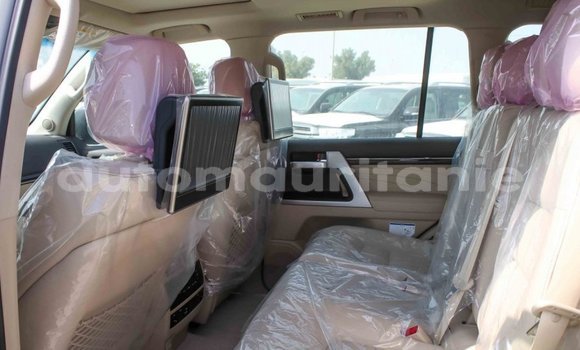Acheter Import Voiture Toyota Land Cruiser Blanc à Import - Dubai, Adrar Acheter Import Voiture Toyota Land Cruiser Blanc à Import - Dubai, Adrar