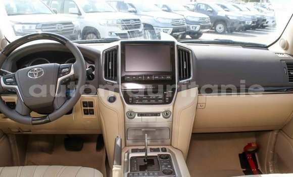 Acheter Import Voiture Toyota Land Cruiser Blanc à Import - Dubai, Adrar Acheter Import Voiture Toyota Land Cruiser Blanc à Import - Dubai, Adrar