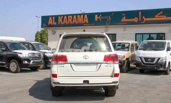 Acheter Import Voiture Toyota Land Cruiser Blanc à Import - Dubai, Adrar Acheter Import Voiture Toyota Land Cruiser Blanc à Import - Dubai, Adrar