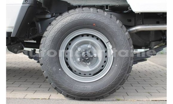 Buy Import Toyota Land Cruiser White Car in Import - Dubai in Adrar Buy Import Toyota Land Cruiser White Car in Import - Dubai in Adrar