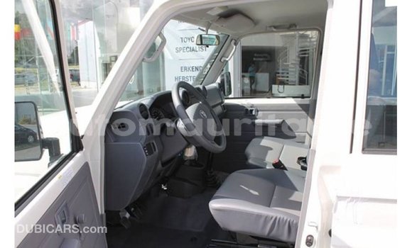 Buy Import Toyota Land Cruiser White Car in Import - Dubai in Adrar Buy Import Toyota Land Cruiser White Car in Import - Dubai in Adrar