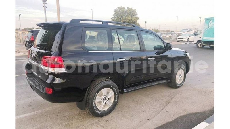 Big with watermark toyota land cruiser adrar import dubai 2381