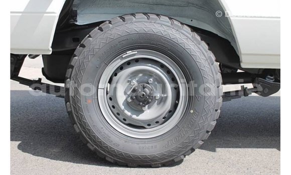 Buy Import Toyota Land Cruiser White Car in Import - Dubai in Adrar Buy Import Toyota Land Cruiser White Car in Import - Dubai in Adrar
