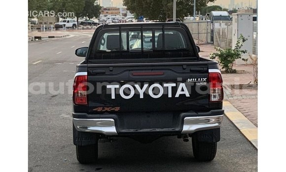 Acheter Import Voiture Toyota Hilux Noir à Import - Dubai, Adrar Acheter Import Voiture Toyota Hilux Noir à Import - Dubai, Adrar