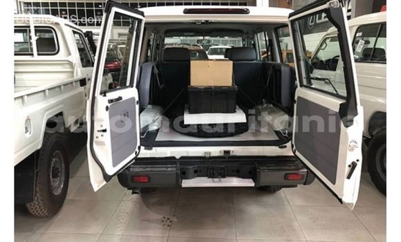Buy Import Toyota Land Cruiser White Car in Import - Dubai in Adrar Buy Import Toyota Land Cruiser White Car in Import - Dubai in Adrar