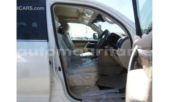 Acheter Import Voiture Toyota Land Cruiser Blanc à Import - Dubai, Adrar Acheter Import Voiture Toyota Land Cruiser Blanc à Import - Dubai, Adrar