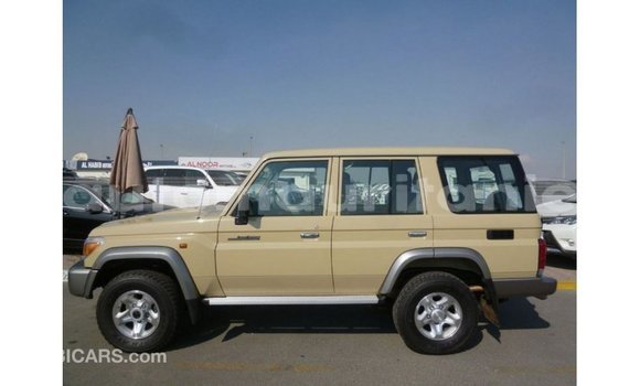 Buy Import Toyota Land Cruiser Beige Car in Import - Dubai in Adrar Buy Import Toyota Land Cruiser Beige Car in Import - Dubai in Adrar