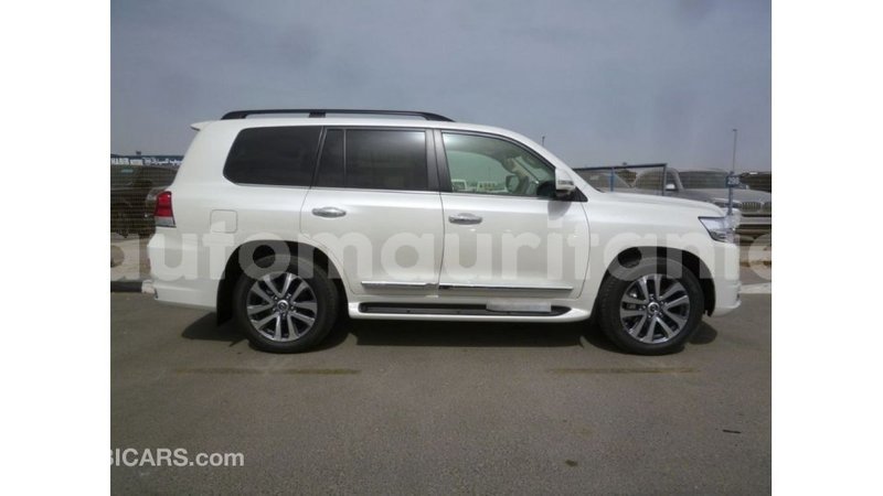 Big with watermark toyota land cruiser adrar import dubai 2458