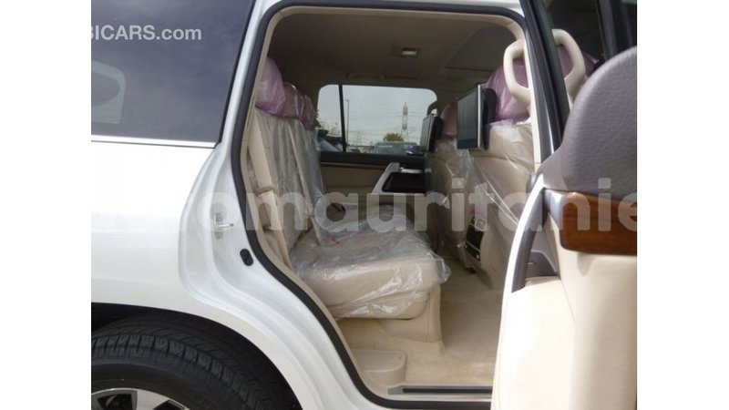 Big with watermark toyota land cruiser adrar import dubai 2458