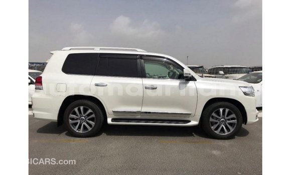 Acheter Import Voiture Toyota Land Cruiser Blanc à Import - Dubai, Adrar Acheter Import Voiture Toyota Land Cruiser Blanc à Import - Dubai, Adrar