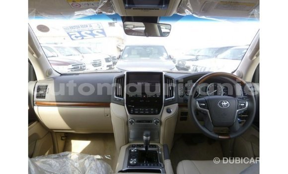 Buy Import Toyota Land Cruiser White Car in Import - Dubai in Adrar Buy Import Toyota Land Cruiser White Car in Import - Dubai in Adrar