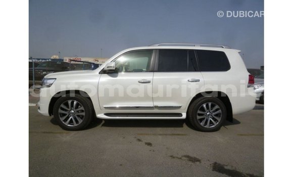 Buy Import Toyota Land Cruiser White Car in Import - Dubai in Adrar Buy Import Toyota Land Cruiser White Car in Import - Dubai in Adrar