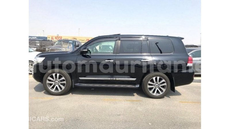 Big with watermark toyota land cruiser adrar import dubai 2467