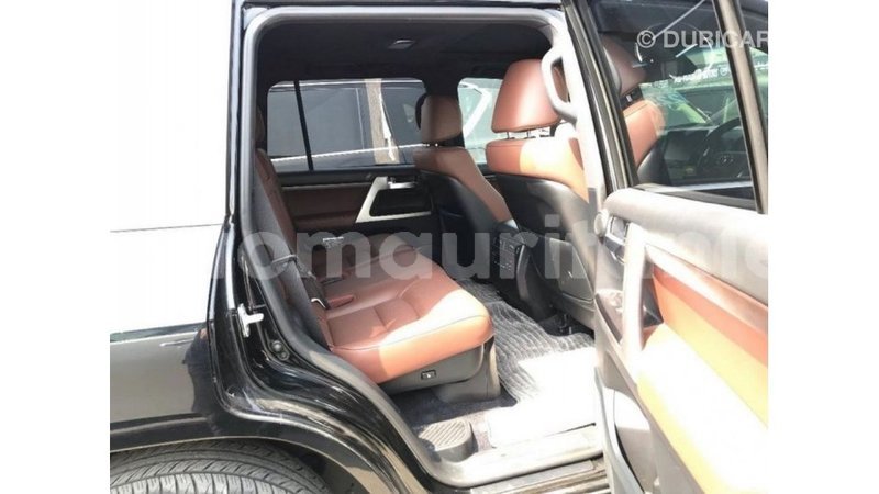 Big with watermark toyota land cruiser adrar import dubai 2467