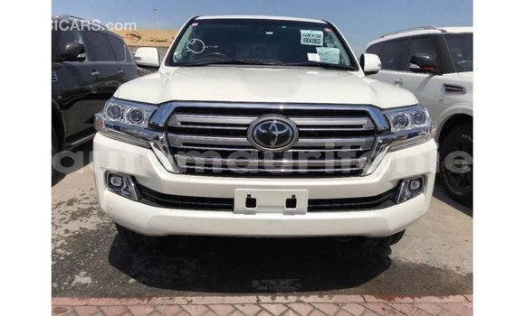 Acheter Import Voiture Toyota Land Cruiser Blanc à Import - Dubai, Adrar Acheter Import Voiture Toyota Land Cruiser Blanc à Import - Dubai, Adrar