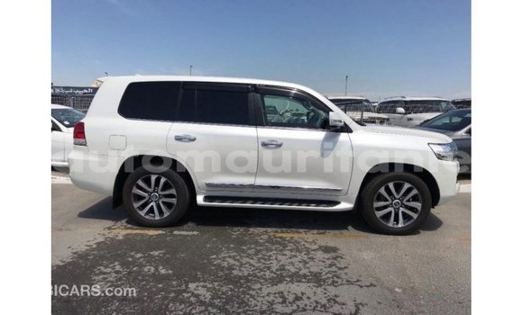 Acheter Import Voiture Toyota Land Cruiser Blanc à Import - Dubai, Adrar Acheter Import Voiture Toyota Land Cruiser Blanc à Import - Dubai, Adrar