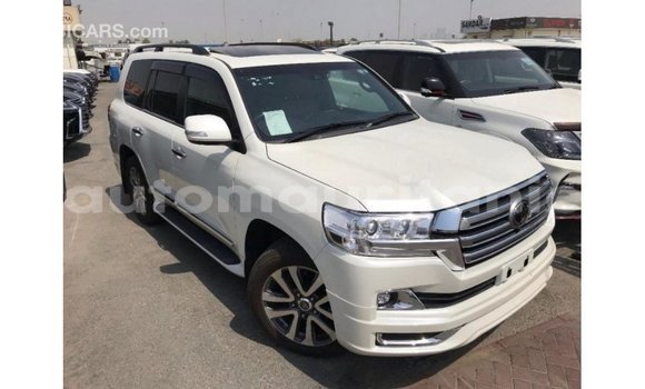 Acheter Import Voiture Toyota Land Cruiser Blanc à Import - Dubai, Adrar Acheter Import Voiture Toyota Land Cruiser Blanc à Import - Dubai, Adrar