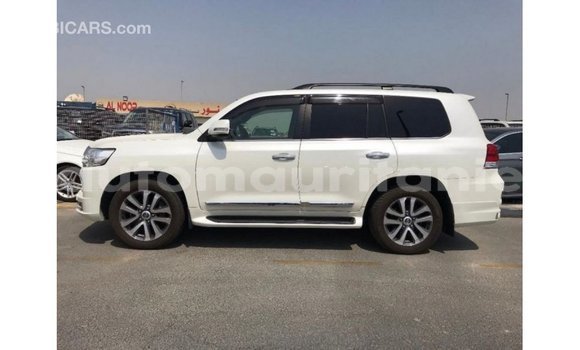 Acheter Import Voiture Toyota Land Cruiser Blanc à Import - Dubai, Adrar Acheter Import Voiture Toyota Land Cruiser Blanc à Import - Dubai, Adrar