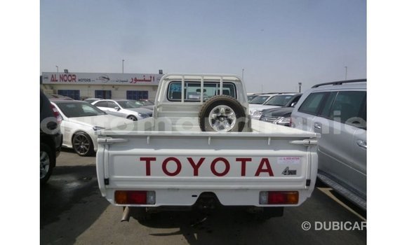 Acheter Import Voiture Toyota Land Cruiser Blanc à Import - Dubai, Adrar Acheter Import Voiture Toyota Land Cruiser Blanc à Import - Dubai, Adrar