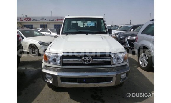 Acheter Import Voiture Toyota Land Cruiser Blanc à Import - Dubai, Adrar Acheter Import Voiture Toyota Land Cruiser Blanc à Import - Dubai, Adrar