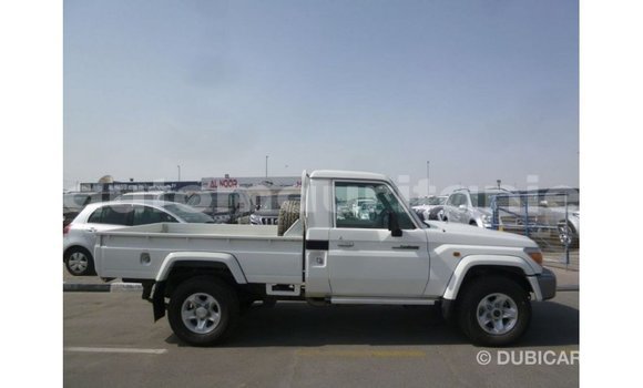 Acheter Import Voiture Toyota Land Cruiser Blanc à Import - Dubai, Adrar Acheter Import Voiture Toyota Land Cruiser Blanc à Import - Dubai, Adrar