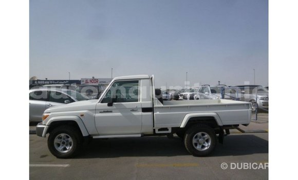 Acheter Import Voiture Toyota Land Cruiser Blanc à Import - Dubai, Adrar Acheter Import Voiture Toyota Land Cruiser Blanc à Import - Dubai, Adrar