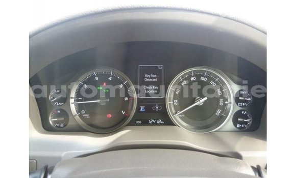 Acheter Import Voiture Toyota Land Cruiser Blanc à Import - Dubai, Adrar Acheter Import Voiture Toyota Land Cruiser Blanc à Import - Dubai, Adrar