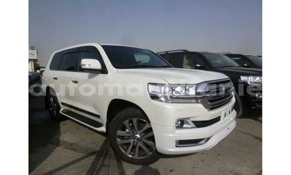 Buy Import Toyota Land Cruiser White Car in Import - Dubai in Adrar Buy Import Toyota Land Cruiser White Car in Import - Dubai in Adrar