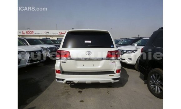 Buy Import Toyota Land Cruiser White Car in Import - Dubai in Adrar Buy Import Toyota Land Cruiser White Car in Import - Dubai in Adrar