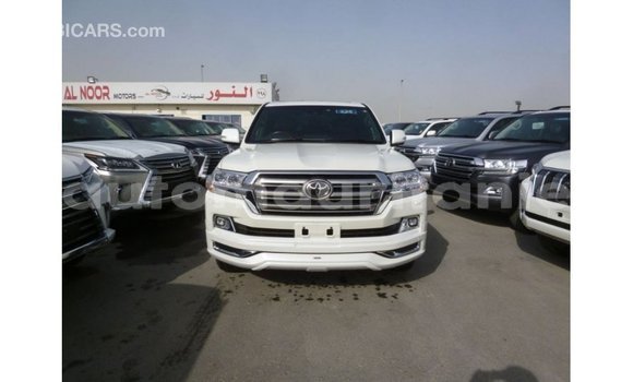 Buy Import Toyota Land Cruiser White Car in Import - Dubai in Adrar Buy Import Toyota Land Cruiser White Car in Import - Dubai in Adrar