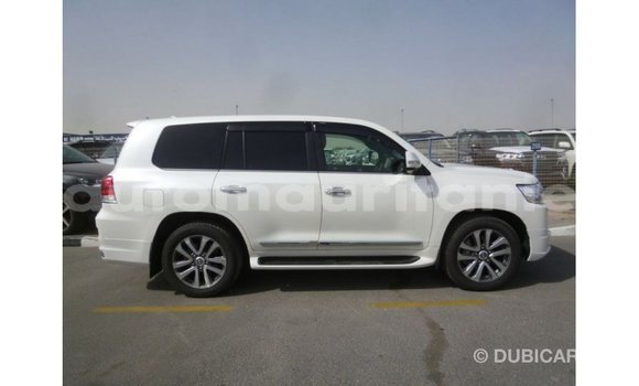Buy Import Toyota Land Cruiser White Car in Import - Dubai in Adrar Buy Import Toyota Land Cruiser White Car in Import - Dubai in Adrar