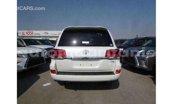 Acheter Import Voiture Toyota Land Cruiser Blanc à Import - Dubai, Adrar Acheter Import Voiture Toyota Land Cruiser Blanc à Import - Dubai, Adrar