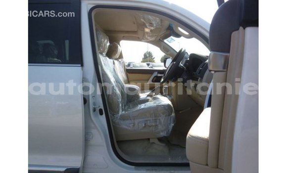 Acheter Import Voiture Toyota Land Cruiser Blanc à Import - Dubai, Adrar Acheter Import Voiture Toyota Land Cruiser Blanc à Import - Dubai, Adrar