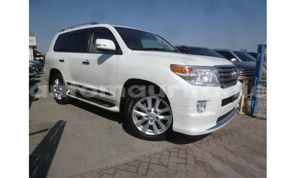 Acheter Import Voiture Toyota Land Cruiser Blanc à Import - Dubai, Adrar Acheter Import Voiture Toyota Land Cruiser Blanc à Import - Dubai, Adrar