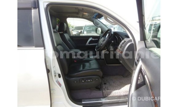 Acheter Import Voiture Toyota Land Cruiser Blanc à Import - Dubai, Adrar Acheter Import Voiture Toyota Land Cruiser Blanc à Import - Dubai, Adrar