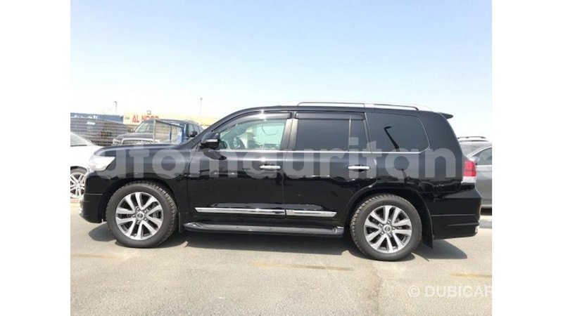 Big with watermark toyota land cruiser adrar import dubai 2502