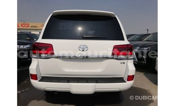Buy Import Toyota Land Cruiser White Car in Import - Dubai in Adrar Buy Import Toyota Land Cruiser White Car in Import - Dubai in Adrar
