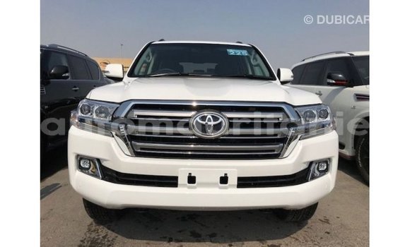 Buy Import Toyota Land Cruiser White Car in Import - Dubai in Adrar Buy Import Toyota Land Cruiser White Car in Import - Dubai in Adrar