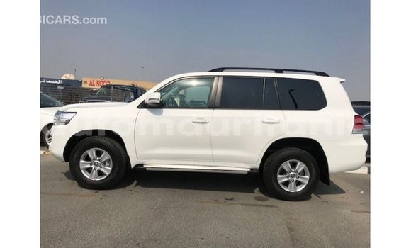 Buy Import Toyota Land Cruiser White Car in Import - Dubai in Adrar Buy Import Toyota Land Cruiser White Car in Import - Dubai in Adrar